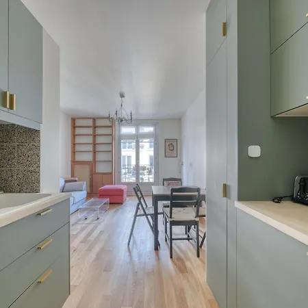 One-bedroom Located In The Very Center Of The Highly Sought-afte Appartamento Parigi