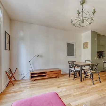 Appartamento One-bedroom Located In The Very Center Of The Highly Sought-afte *