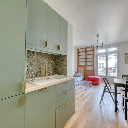One-bedroom Located In The Very Center Of The Highly Sought-afte Appartamento *