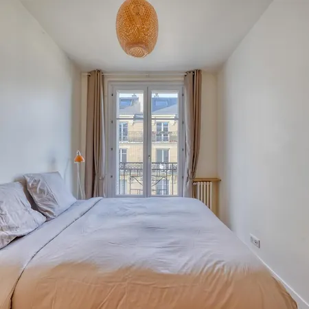 One-bedroom Located In The Very Center Of The Highly Sought-afte Appartamento Parigi