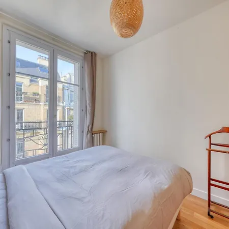 One-bedroom Located In The Very Center Of The Highly Sought-afte Appartamento Parigi