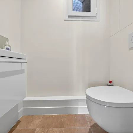 One-bedroom Located In The Very Center Of The Highly Sought-afte *