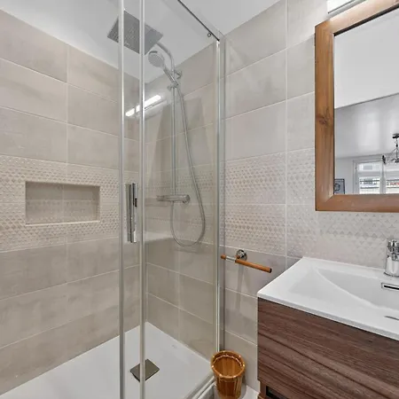 Appartamento One-bedroom Located In The Very Center Of The Highly Sought-afte