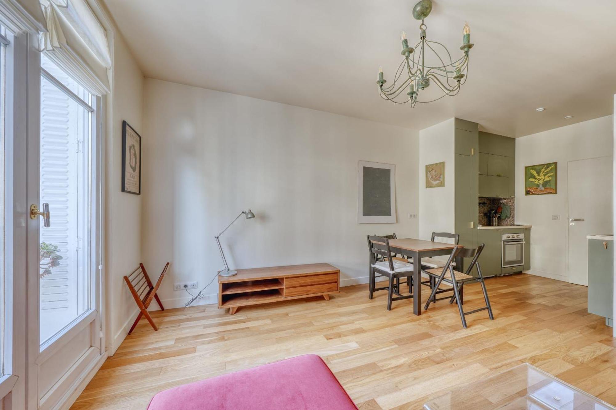 Appartamento One-bedroom Located In The Very Center Of The Highly Sought-afte *